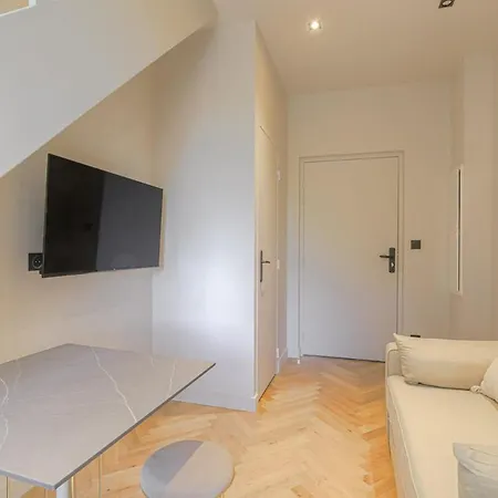 Cosy Et Lumineux, Ecully